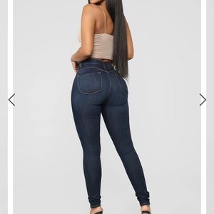 💕💕Fashion Nova Jeans Brand New SZ 9 💕💕